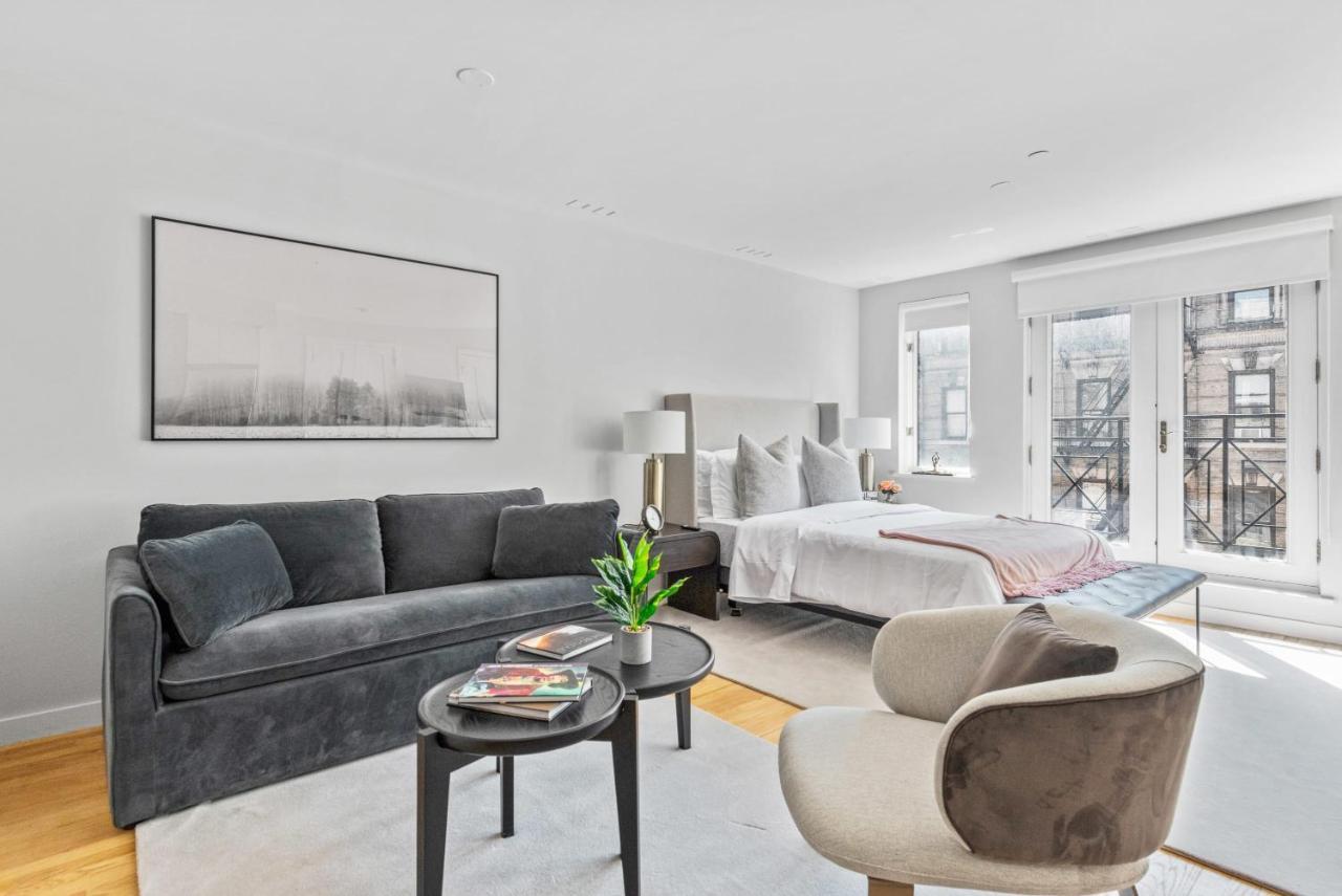 Luxe Studio Ste In Upper East Side With Charming Juliet Balcony Casa de férias Nova York