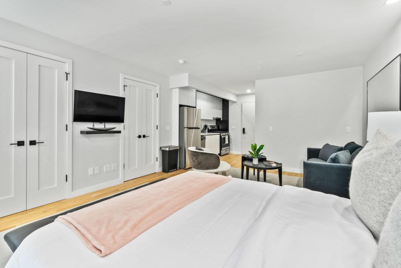 Luxe Studio Ste In Upper East Side With Charming Juliet Balcony Casa de férias *