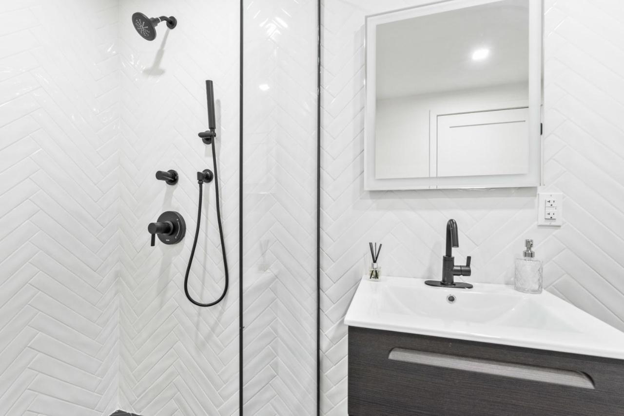Luxe Studio Ste In Upper East Side With Charming Juliet Balcony Casa de férias *
