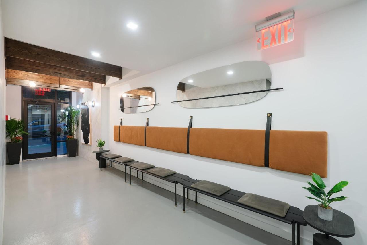 Luxe Studio Ste In Upper East Side With Charming Juliet Balcony Casa de férias Nova York